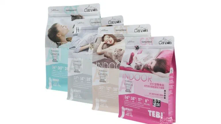 Bốn túi hạt TEB Canada các dòng Kitten và Indoor xếp cạnh nhau